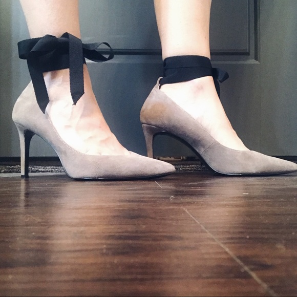 Banana Republic Shoes - Banana Republic suede pumps